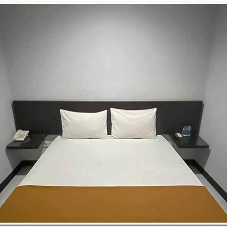 Losmen Family Syariah Bypass Juanda Mitra Reddoorz Brebek Extérieur photo