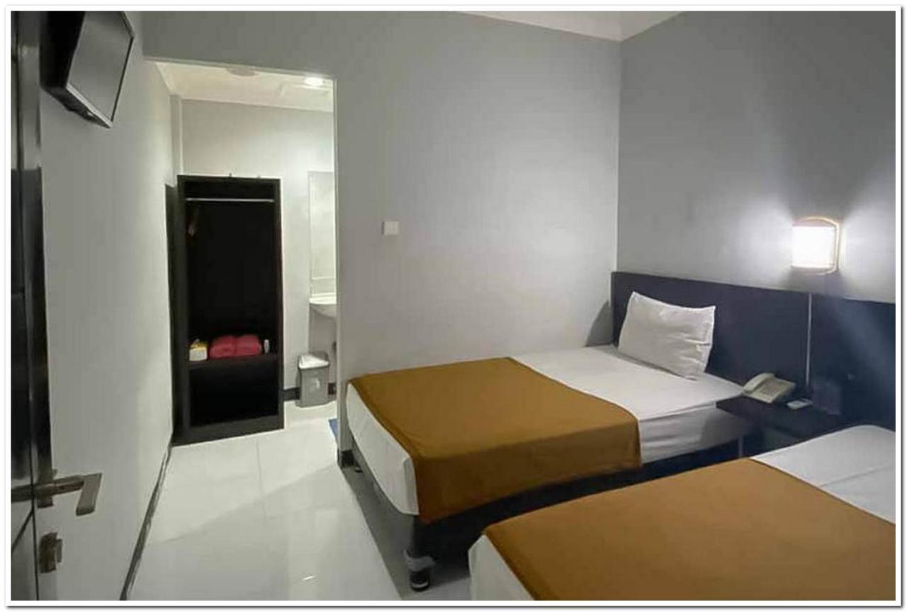 Losmen Family Syariah Bypass Juanda Mitra Reddoorz Brebek Extérieur photo