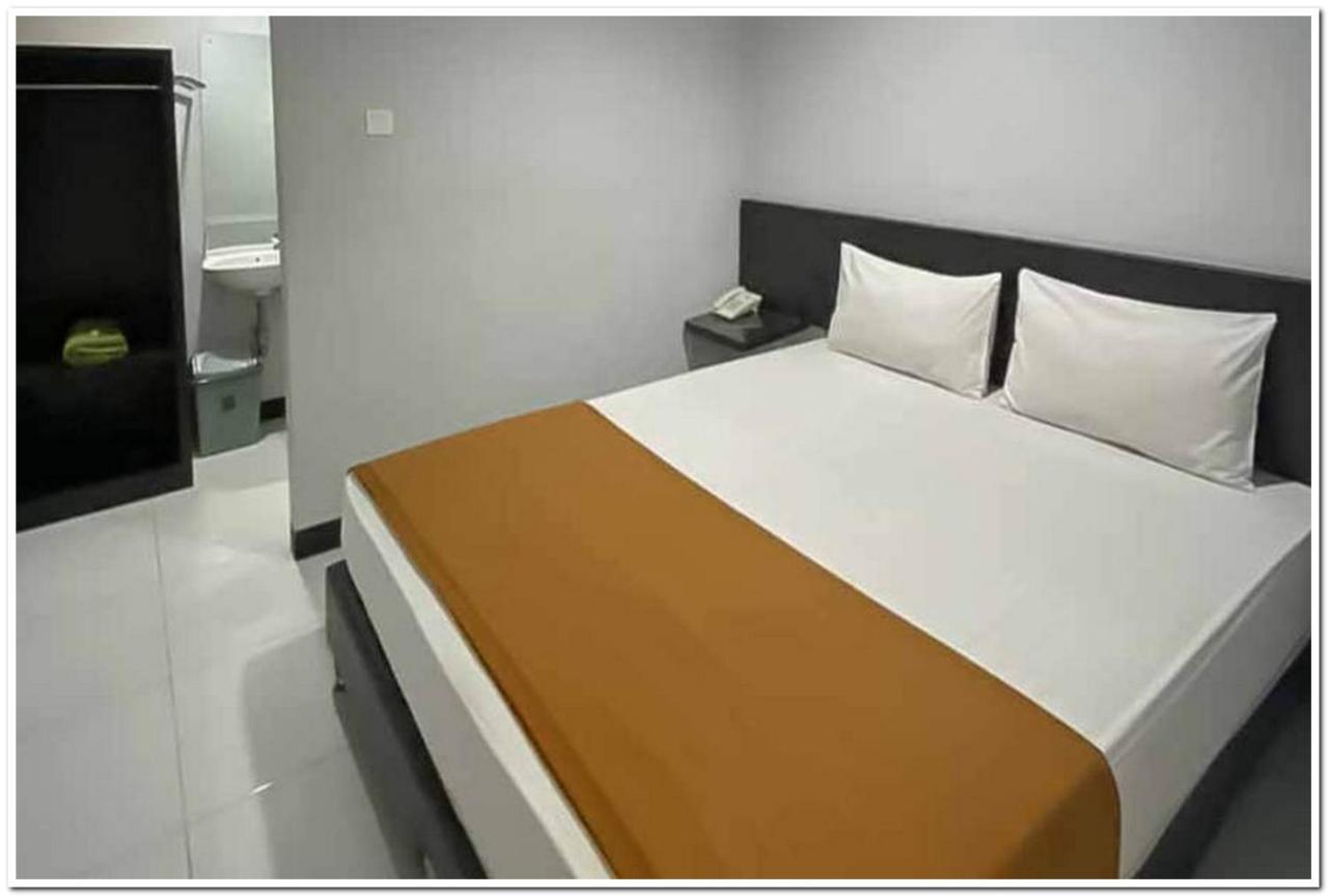 Losmen Family Syariah Bypass Juanda Mitra Reddoorz Brebek Extérieur photo